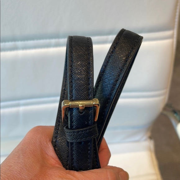 Gorgeous Tory Burch Robinson Tote in Black - Picture 9 of 10